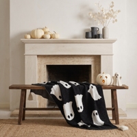 Couverture tricotée fantôme d'Halloween, couverture en tricot jacquard noir et blanc, douce et chaude avec des pompons blancs pour la chambre d'un adulte