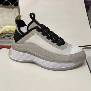 รองเท้าดีไซเนอร์ รองเท้าหรูหรา รองเท้าหนังผู้หญิง พื้นหนา รุ่นฤดูใบไม้ผลิและฤดูใบไม้ร่วง สีดำ ชมพู ขาว เพิ่มความสูงด้านใน - Product Image 3