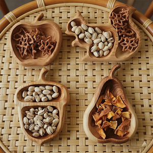 Assiettes en bois <span class=keywords><strong>de</strong></span> chêne faites à la main pour enfants, assiettes pour tout-petits, plateau pomme, écureuil, châtaigne, poire - Product Image 3