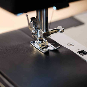 Máquina de Coser Doméstica de Alta Calidad Usada 4432, Multifuncional, con Mesa de Expansión Resistente - Product Image 4