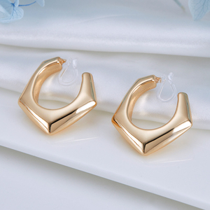Pendientes de aro gruesos en forma de C irregulares <span class=keywords><strong>CCB</strong></span> de resina de joyería de moda de estilo europeo para mujer - Product Image 4