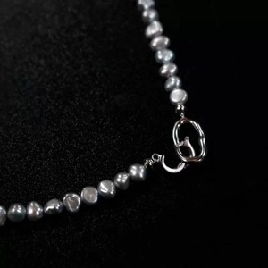 <span class=keywords><strong>Collana</strong></span> di <span class=keywords><strong>Perle</strong></span> d'Acqua Dolce con Chiusura a Doppio Anello Barocco Grigio-Cenere-Viola per Fidanzamento e Matrimonio - Product Image 2