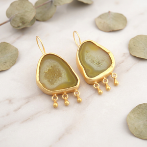 El más nuevo diseño chapado en oro Natural geoda ágata Druzy pequeña campana encantos cuentas cepillado acabado mate o regalos para boda - Product Image 4