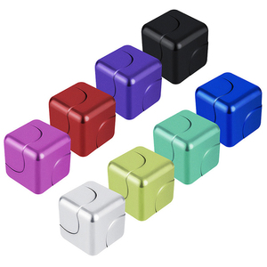 Cubo Antistress Metallico di Alta Qualità, Spinner da Scrivania Arcobaleno per Bambini e Adulti - Product Image 6