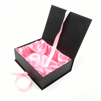 Boîte cadeau de luxe à fermeture magnétique avec logo personnalisé en relief, doublure en satin et impression quadricolore pour extensions de cheveux et perruques en cheveux naturels