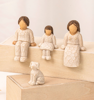 Moments de famille chaleureux capturés dans cet ensemble de figurines charmantes, idéal pour les cadeaux sur le thème de la famille, les cadeaux de déménagement et les cadeaux commémoratifs