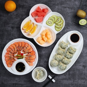 จานเกี๊ยวเซรามิกสี<span class=keywords><strong>ขาว</strong></span>พร้อมที่แบ่งซอสถั่วเหลืองถาดหลายรูปทรงสำหรับขนมขบเคี้ยวมันฝรั่งทอดผลไม้และกุ้งสำหรับร้านอาหารของโรงแรม - Product Image 1