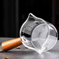 Pot à lait en verre borosilicate à double bec soufflé à la main avec manche en bois essentiel pour la préparation du café