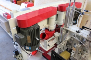 Machine automatique de découpe et de clouage de blocs de palettes en contreplaqué avec écran tactile, équipement intégré pour la fabrication de blocs de palettes - Product Image 2