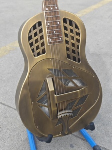 Guitare à résonateur Aiersi, corps en laiton mat, tricone, 6 cordes en acier, avec étui rigide en mousse - Product Image 5
