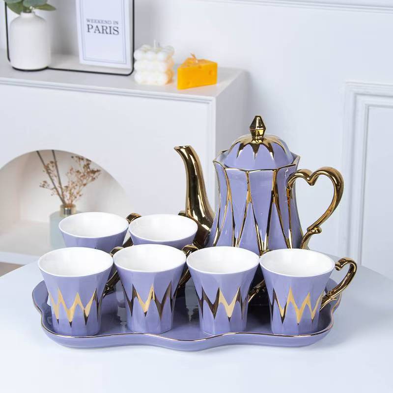 Ensemble de huit assiettes violettes à double oreille [coffret cadeau]