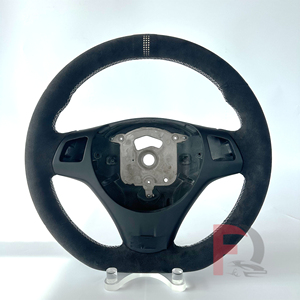 Volante Riscaldato in Finta Pelle Scamosciata di Qualità OEM per <span class=keywords><strong>BMW</strong></span> Serie E E82 E93 <span class=keywords><strong>E36</strong></span> E91 E46 M3 X5 E53 E63 X1 E84 E61 E34 E60 M5 - Product Image 2