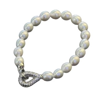 Bracelet minimaliste baroque |   Perles baroques naturelles d'eau douce à haute brillance légèrement imparfaites, fermoir en forme de larme plaqué or 14 carats, cadeau - Product Image 1