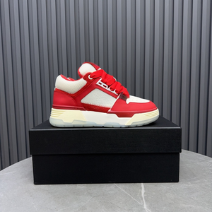 Zapatillas deportivas casuales de moda con aumento de altura, parte superior de cuero perforado con logo en relieve, forro de malla y suela de goma. - Product Image 1