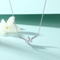 Sun Star Joyería de Moda, Colgante de Plata de Ley 925 con Cadena de Eslabones y Zirconia de Corte Triangular con Engaste de Puntas, Bañado en Rodio, de Moda