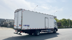 Foton Auman Planet 4X2 300-caballos de fuerza Camión refrigerado diésel automático Bajo costo Euro 6 Estándar de emisiones Nueva condición - Product Image 3