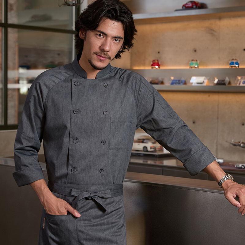 เสื้อสีเทามีแขนยาว