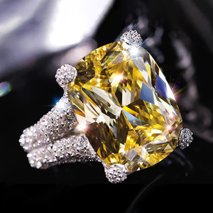 Anello Geometrico Rotondo dal Design Elegante per Donne - Product Image 3
