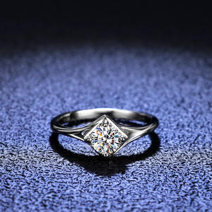 Anillo de Diamantes Solitario Moderno para Él y Ella, Minimalista, de Plata de Ley 925, Corte Redondo, 0.5CT VVS GRA, con Moissanita, Gran Venta - Product Image 3