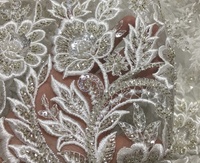 Tissu de dentelle de mariage blanc tissé à perles, nouveau design tendance / Broderie de sequins à perles machine, double face, très lourd, pour confection de jouets