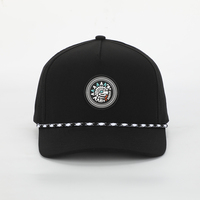 Casquette de baseball personnalisée de haute qualité à 5 panneaux, perforée au laser, avec corde sur la visière, patch en caoutchouc PVC noir, résistante à l'eau
