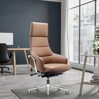 Chaise de bureau exécutive ergonomique moderne et confortable avec revêtement en cuir véritable, base en aluminium entièrement en mesh, repose-pieds inclinable réglable