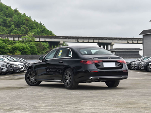 Mercedes-Benz E260L d'occasion à vendre – <span class=keywords><strong>Voiture</strong></span> <span class=keywords><strong>de</strong></span> <span class=keywords><strong>sport</strong></span> avec moteur turbocompressé, pneus R19 et sièges en cuir, conduite à gauche - Product Image 6