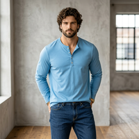 Kaos Henley Pria Lengan Panjang Biru Muda Kerah V Regular Fit Rajutan Katun Kasual Warna Solid Bernapas Ramah Lingkungan