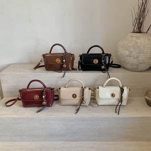 กระเป๋าถือแบบมีจีบทรงสี่เหลี่ยมขนาดเล็กกระเป๋าถือแบบมีสายคาดไหล่เทรนด์ใหม่จากโรงงาน - Product Image 4