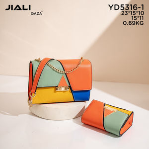 <span class=keywords><strong>Sac</strong></span> a main femm a bas prix 2023 nouvelle mode luxe en cuir femmes <span class=keywords><strong>sac</strong></span> à bandoulière ensemble 2 en 1 haute qualité à bas prix dames <span class=keywords><strong>sac</strong></span> à bandoulière - Product Image 5