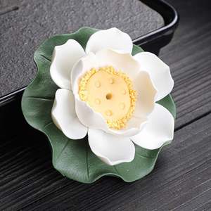 Brûleur d'encens à fil de lotus en céramique, ornement floral fait à la main, inspiration zen, diffuseur d'aromathérapie, porte-encens créatif - Product Image 4