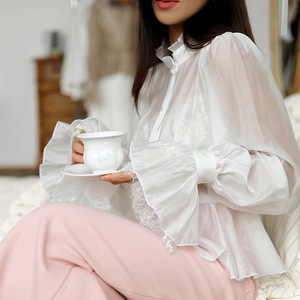 Fabricant de Blouses Femme Personnalisées OEM ODM, Marque Privée, Col Montant, Bordure <span class=keywords><strong>Dentelle</strong></span>, Manches Bouffantes, Taille Cintrée Vintage, Vente en Gros Automne - Product Image 4