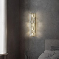 Applique murale LED moderne de luxe léger en cristal avec cadre en acier inoxydable pour chambre à coucher, chevet et mur de fond