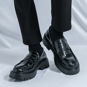 Chaussures décontractées rétro tendance à enfiler, tige en PU, semelle épaisse en caoutchouc rehaussée, toutes saisons, pour l'extérieur - Product Image 6