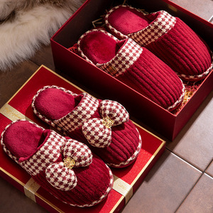 Chaussons de mariage rouges à motif pied-de-poule en peluche antidérapants pour couple, doublure en coton chaud pour l'automne et l'hiver, talon de 1,5 cm - Product Image 2