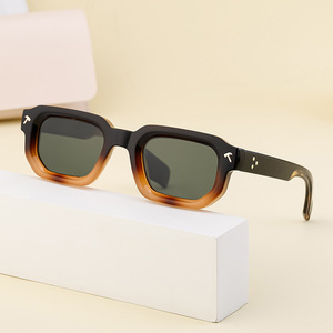 Gafas de Sol Cuadradas para Hombre Tifosi ZS-98155P, Montura Negra de PC, Lentes TAC con Protección UV400 Clase 2 - Product Image 4