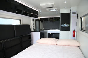 Remolque de caravana Ecocampor para transporte de juguetes de gran capacidad, con diseño de doble puerta trasera, para eventos promocionales y camping al aire libre. - Product Image 3