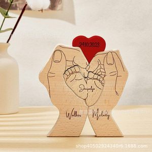 Adorno de madera con forma de corazón para mesa, regalo para el Día de la Madre, rompecabezas con nombre familiar, 1 unidad - Product Image 1