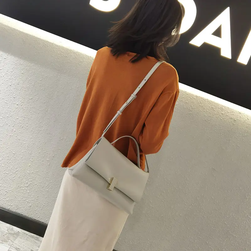 Factory directly High Quality Fashion Luxury designer Handbags Half moon Clutch Bags For Women Hand bag