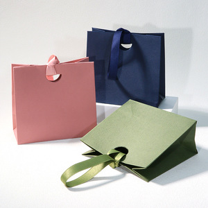 Hot Selling Greaseproof Brown Kraft Wedding Candy Packaging Handbag Die-Cut Handles Ribbon Luxurious Eco-Friendly Craft Bag - Product Image 1