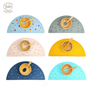 Kit d'alimentation pour bébé avec bol à ventouse en silicone, cuillère, fourchette et bavoir - Dropshipping Shopify - Product Image 4