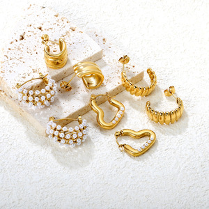 ต่างหูรูปหัวใจประดับมุกสีขาว ชุบทอง 18k สแตนเลสสตีล สำหรับใส่ทุกวัน - Product Image 1