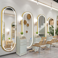 Miroir moderne avec éclairage LED, forme arquée, écologique, pour murs, style pleine longueur. Pour les hôtels, les salons, les salons de coiffure et les salles de sport.