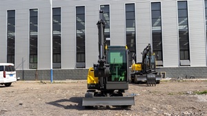 Productos más vendidos: Suministro líder en ventas de excavadora mini de orugas con motor refrigerado por agua, emisiones V y brazo giratorio completo. - Product Image 2