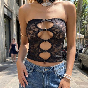 Top Corto Sexy con Encaje y Aberturas, Botones al Frente, Estilo Versátil y Moderno para Chicas a la Moda - Product Image 4