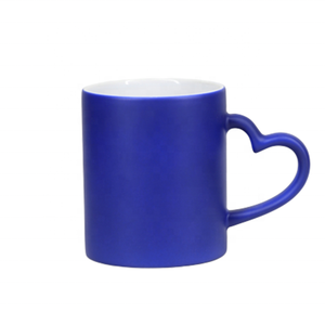 Tazza da caffè magica a forma di cuore con rivestimento spray automatico per sublimazione, 11oz, cambia colore, effetto opaco. - Product Image 3
