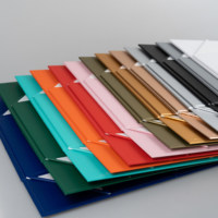Boîtes pliantes rectangulaires sur mesure multicolores avec fermeture magnétique, impression quadricolore pour l'emballage transfrontalier de vêtements