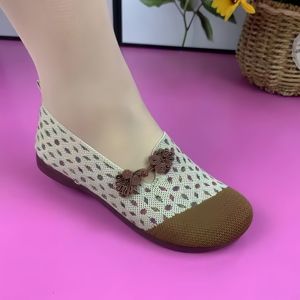 Zapatos <span class=keywords><strong>de</strong></span> tela antiguos <span class=keywords><strong>de</strong></span> Beijing con suelas blandas, antideslizantes y cómodos para zapatos <span class=keywords><strong>de</strong></span> <span class=keywords><strong>mujer</strong></span> mayor y zapatos <span class=keywords><strong>de</strong></span> madre - Product Image 4