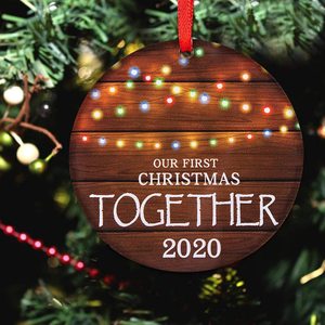 La nostra Prima Di <span class=keywords><strong>Natale</strong></span> Insieme 2020, 3 "Rustico 1st Festa Ricordo Ornamento Di <span class=keywords><strong>Natale</strong></span>, Fidanzato Fidanzata di Quarantena Regalo - Product Image 2