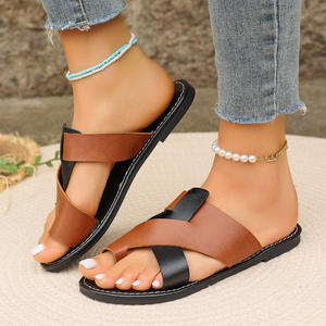 Mujeres 2024 verano nuevo plano antideslizante PU impermeable zapatos de mujer al aire libre Casual cómodo Vestido de playa zapatillas de mujer de gran tamaño - Product Image 2